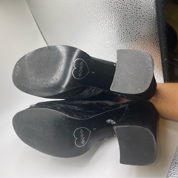 XOXO Velvet Platform Heels Black with Floral Pattern Women’s Size 7 - Picture 8 of 8